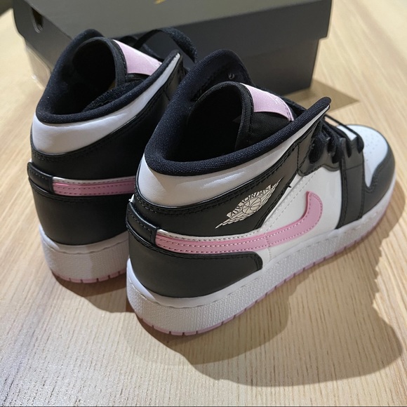 Air Jordan 1 Mid Pink - Picture 6 of 7